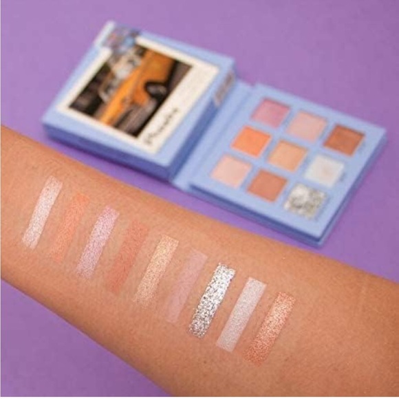 9 Shades Eyeshadow Palette Makeup Revolution X Friends  (Phoebe) - Picture 2 of 4